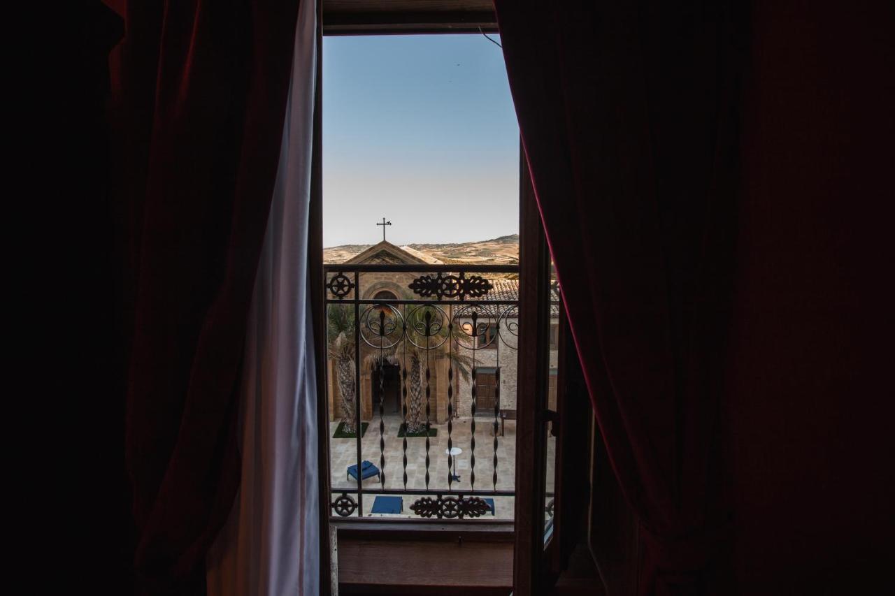 Castello Ducale Colonna Resort Ioppolo Giancaxio ภายนอก รูปภาพ